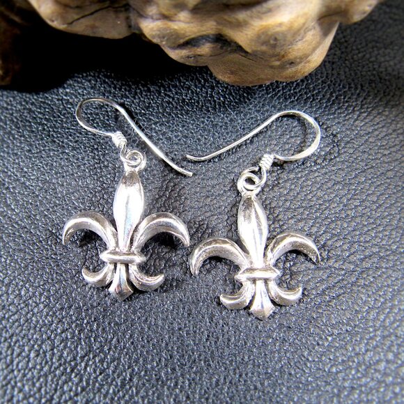 Solid 925 Sterling Silver Fleur-De-Lis Drop Dangle Hook Earrings - French Symbol - Picture 1 of 9